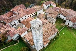 Visite per adulti alla scoperta del borgo medievale di Cornello e del suo legame con la famiglia Tasso.